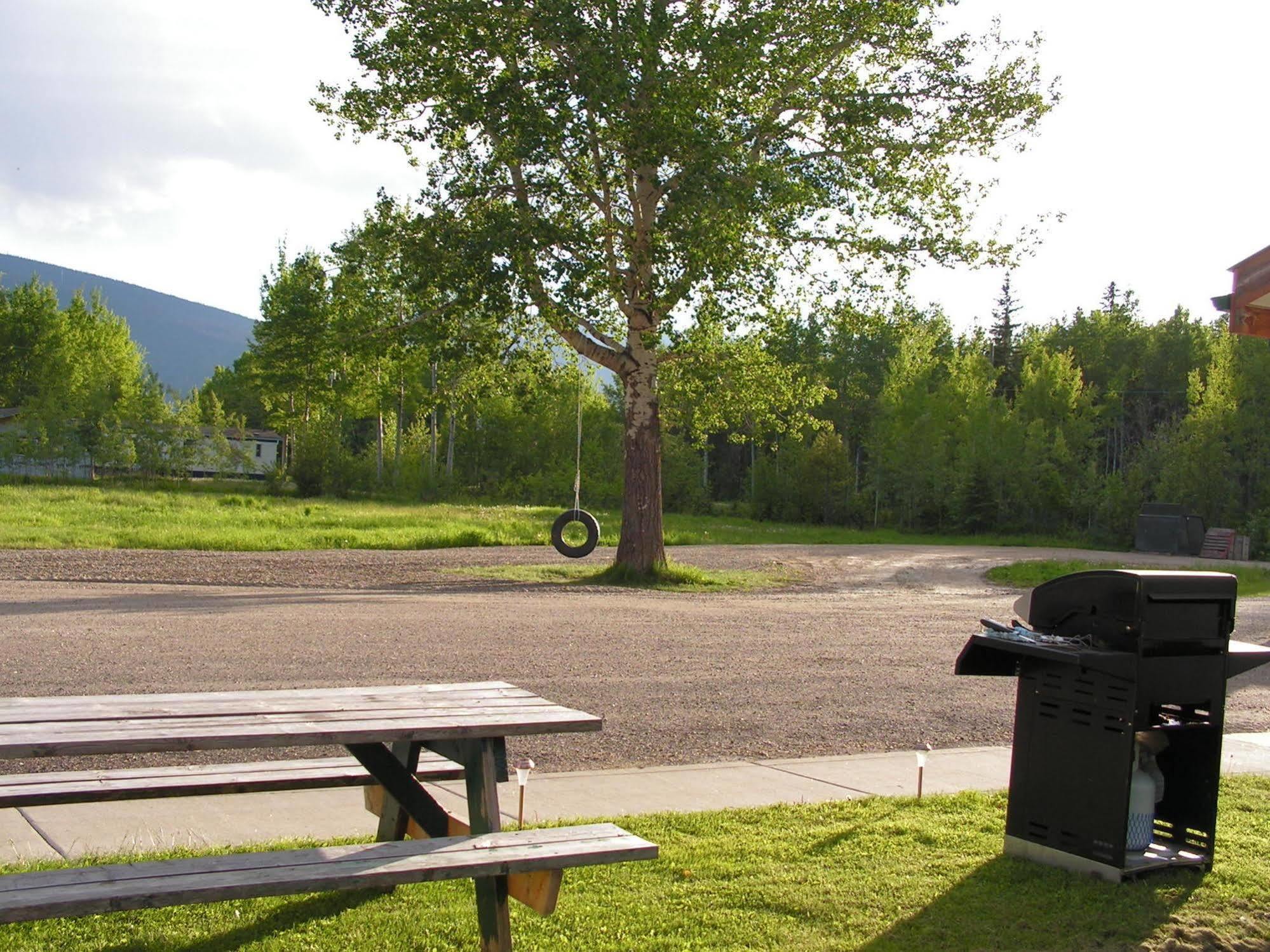 Bell Mountain Motel Mcbride エクステリア 写真