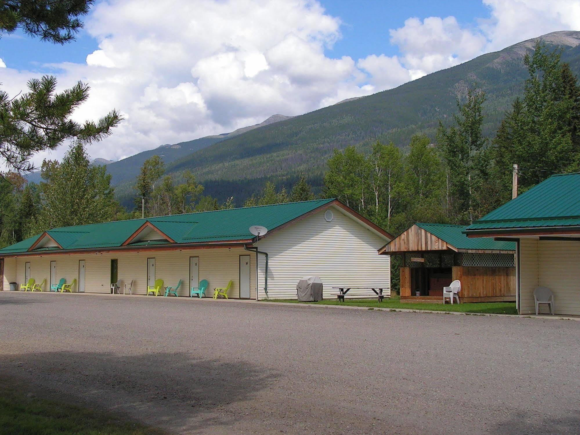 Bell Mountain Motel Mcbride エクステリア 写真